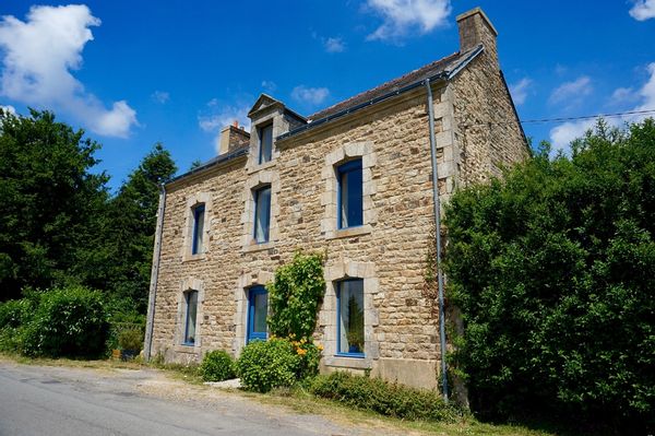 Grande maison en pierre au sud de la Bretagne