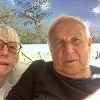 Lovely house with harbour views,close to city 5 min ferry,movie theatre,restaurants.