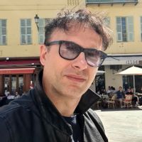 Capri/Anacapri  first floor villa with terrace, private garden and condo pool.