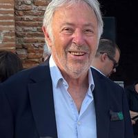 Confortable havre de paix entouré de végétation, au centre du village et à 2 pas de la plage