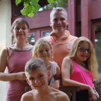 Large family home with pool - 20 minutes west of the heart of Toulouse