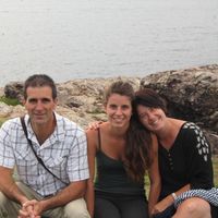 Maison vue sur montagnes, Sud-Ouest de la France.