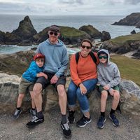Hello! We're Liz and Ed, a married couple in our forties with two wonderful boys ages 11 and 6!