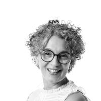 Chambre dans bel appartement vue montagne, verdure et échappée lac.