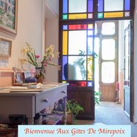 Coeur du merveilleux village où tout est possible à pied ! Dortoir privatisé et/ou chambre privée.