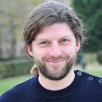 Maison avec un grand jardin