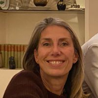 A real house with private courtyard a few minutes from the metro