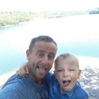 Grande maison lumineuse avec jardin en face des bois