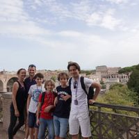 Lodge avec piscine au milieu des arbres, vue sur la garrigue, pour les amoureux de vacances natures.