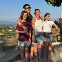 Maison en ville dans la verdure