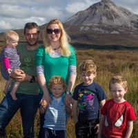 Beautiful home with 5 bedrooms, living kitchen area, with an open fire