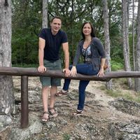 Mediterrain colourful veggie flat with 2 balconies and round living room