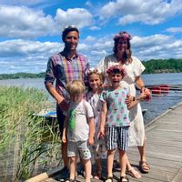 Large cozy villa with pool in a sunny garden