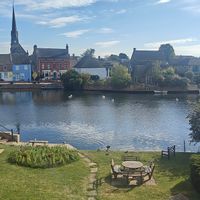 2 bed riverside apartment