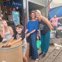 Spacious bungalow with nice garden for children and a drive-in house with a balcony and a garden.