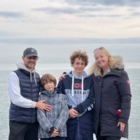 Roxy’s Summer House (minimum 1 week, thank you)