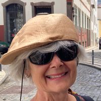 Maison avec piscine. Coquette, lumineuse, confortable dans quartier paisible.