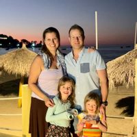 Charming one level home, walking distance to the ocean