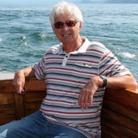 Beautiful, Thatched Country Cottage in classic English countryside, close to the River Thames and within easy reach of Oxford and the Cotswolds.