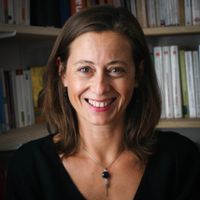 Maison en bois sur la colline ("Le bonheur est dans le pré")