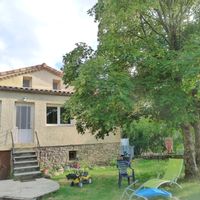 Déménagement envisagé en juillet, pas d'accueil possible chez nous cet été, pour l'instant... Petite maison de village avec jardin en Ardèche méridionale / Small house with garden in a village of South Ardèche