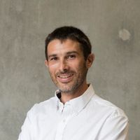 Maison rénovée à neuf, avec du charme, des pierres, et un grand jardin.