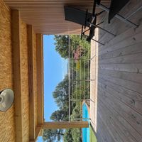 La maison de Sophie et Raphaël Situé à 15 minutes de Grasse , capital des parfums ,30 minutes de Cannes et de Mandelieu. Nous vivons dans une maison de 100 m2 au Tignet , village de l’arrière pays. Nous sommes à 50 minutes de la promenades des anglais de Nice.