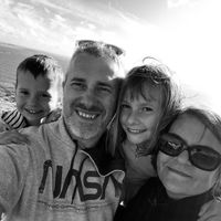 Maison moderne avec piscine et large espaces