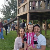 La maison de sophie , marie et benoit . Grande maison avec piscine . Echange en cohabitation : 2 chambres avec salle de bain , frigobar , tv a cable / OU maison entiere a certaines periodes . Proprietaires presents .