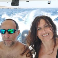 Casa di Mary e Luy. L'immobile è situato appena fuori il centro storico di Lecce nei pressi di Porta Rudiae a due passi dal centro; è localizzato al piano primo di un tipico palazzo storico leccese, realizzato verso la metà degli anni '60 ed oggetto di ristrutturazione integrale circa due anni fa, sia con Bonus facciate che con Superbonus 110. Viene normalmente affittato a studenti durante la stagione invernale, dotato di tutti i comfort in descrizione e dista circa una ventina di chilometri dalle marine leccesi (San Cataldo, Frigole, ecc.) e comunque enrto 30 km sono raggiungibili tutte le più note località turistiche del Salento come Otranto, Gallipoli, Torre dell'Orso, Castro, ecc.