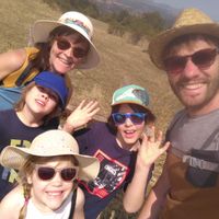 Maison atypique esprit tiny house, accolée à une yourte sur un grand jardin nourricier