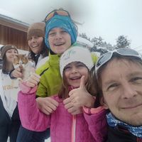 Maison très calme entre forêt et rivière avec commerces et servies à proximité à 5 minutes à pied.