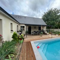 Sur la route des Châteaux et des Vignobles.