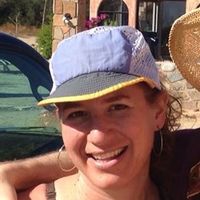 Columbia River view apartment with a small-town feel