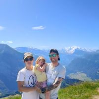 Charlene, Dani e Eléas hus