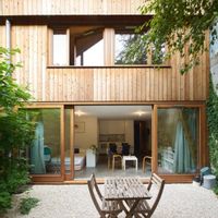 Maison de vigne à Collonges, berceau de P. BOCUSE, aux pieds des monts d'or et aux portes de Lyon.
