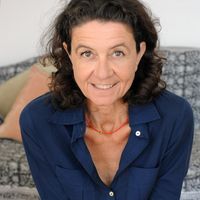 Longère bretonne. Plein sud, vue mer, du salon de la cuisine et des chambres à l'étage.Jardin fleuri