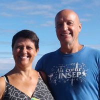 Plus de 180° vue sur mer, accès bord de mer à 900m, très grande luminosité au rdc et à l'étage