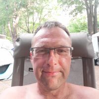 Apparemment au calme dans village proche de la mer méditerranée