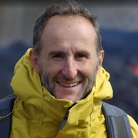 Maison moderne avec jardin au coeur d'un village pittoresque