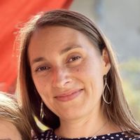 Maison avec trois chambres dont une dans une dépendance au coeur d'un village de charme.