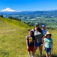 Hood River Family Home - Gorgeous Views & Walkable!