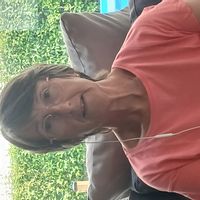 Le studio de Marie-noelle comprend une cuisine une sdb et une chambre un petit jardinet  une terasse