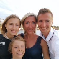 La maison de Geoffrey, Mélanie et leurs 3 enfants
Ema, Léo et Ana