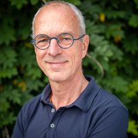 Maison de charme en pleine ville perchée au dessus de la vallée du Clain.