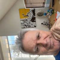 Sous sol aménagé  chambre privée plus salon avec futon    tv  et salle de bain avec douche.