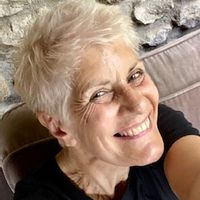 La maison de Nadine et Dominique, un coin de verdure où coule une rivière.