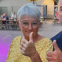 Ma maison est située  entre Metz et la frontière  allemande .