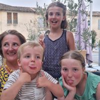 Grand appartement très lumineux dans un cadre calme et verdoyant à 30 minutes du centre de Paris.