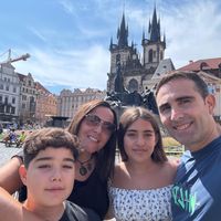 Habitación privada en casa familiar con 2 adultos y 2 niños de 11 y 13 años. Acceso salón y cocina